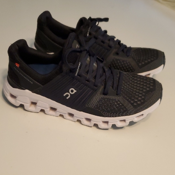 ALMOST NEW ON CLOUD CloudSwift Black White Running Tennis Shoes 8 / EU 39 - Picture 1 of 16
